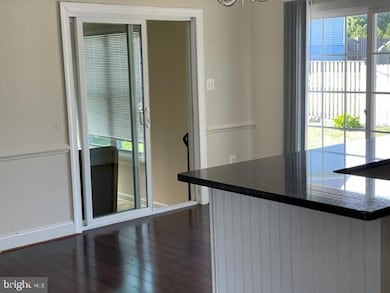 7308 Sandy Spring Rd, Laurel, MD 20707 - photo 5