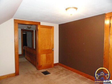 1291 SW MacVicar Ave, Topeka, KS 66604 - photo 5