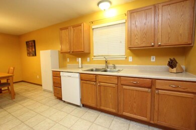 KITCHEN - LARGE AND ROOMY