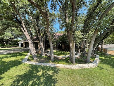 3813 Nocona Dr, Granbury, TX 76049 - photo 2