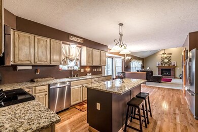 11-22-17 892 Dunvegan Cir 22