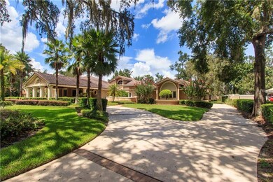Circle driveway plus private drive gate to rear en