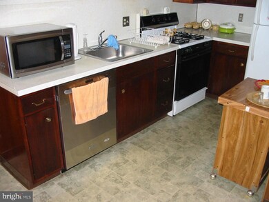 270 Crestwood Dr, Clifton Heights, PA 19018 - photo 5