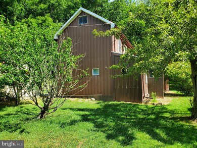 11416 Hanging Rock Rd, Clear Spring, MD 21722 - photo 3