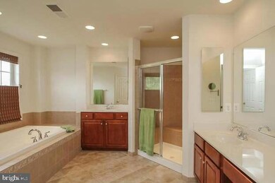 42113 Porch Light Dr, Aldie, VA 20105 - photo 6