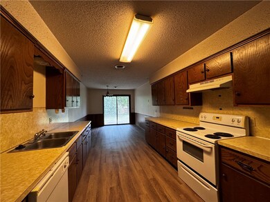 911 NW A St, Bentonville, AR 72712 - photo 4