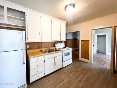 126-UP kitchen