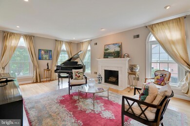 1203 S Huntress Ct, McLean, VA 22102 - photo 4