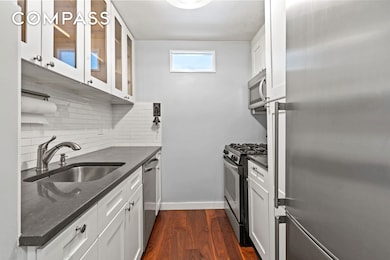 Gramercy Park Towers unit 11T, New York, NY 10003 - photo 6