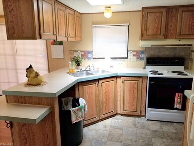 2205 Woodfield Dr, Sophia, NC 27350 - photo 4