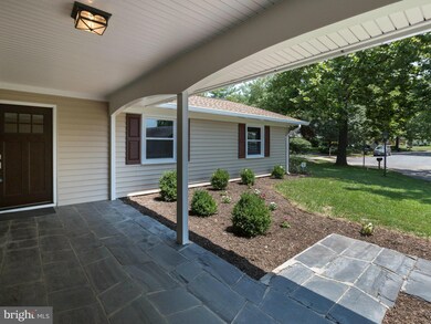 4201 Pinefield Ct, Fairfax, VA 22033 - photo 6