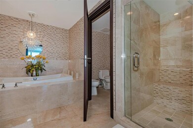 Main with shower & tub