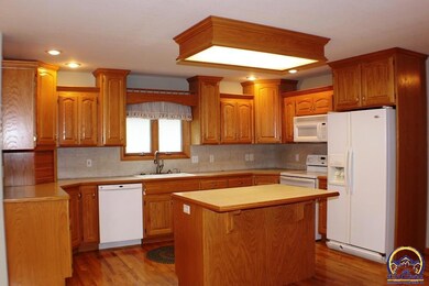 7715 SW 27th St, Topeka, KS 66614 - photo 2