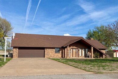 View of front of property featuring a front yard a