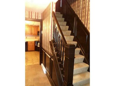 Entry/Foyer. Gleaming woodwork