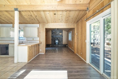 633 Shoshone St, South Lake Tahoe, CA 96150 - photo 4