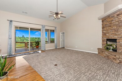 005_Living Room