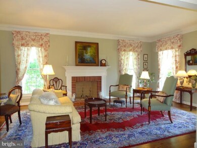 6717 Bunkers Ct, Clifton, VA 20124 - photo 2