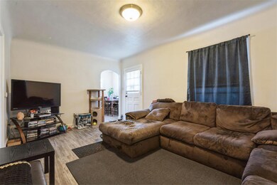 3718 C Ave NE, Cedar Rapids, IA 52402 - photo 5