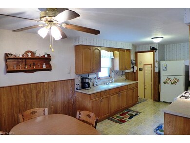 Large spacious kitchen/dining area offers plenty o