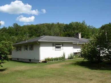 125 Maplewood Dr, Center Rutland, VT 05736 - photo 4