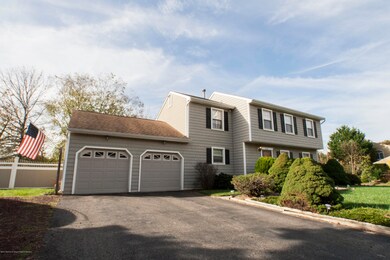 2211 Oak Knoll Dr, Toms River, NJ 08757 - photo 2