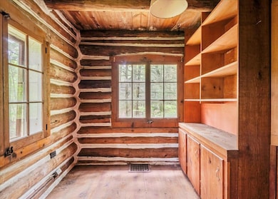 205 Pine View