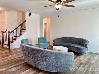 Spacious Famiily room
