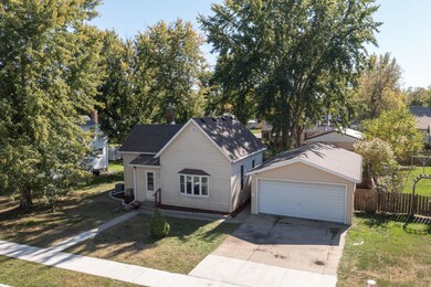 405 4th St SW, Pine Island, MN 55963 - photo 2