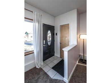 3821 E 34th St Minneapolis MN-large-007-001-Entryw