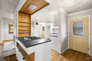 562 S Victoria Dr, Boise, ID 83705 - photo 7