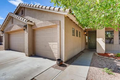3-538093534-04 Exterior Front Entry