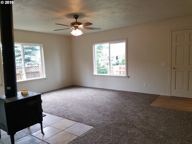 545 A St, Creswell, OR 97426 - photo 6