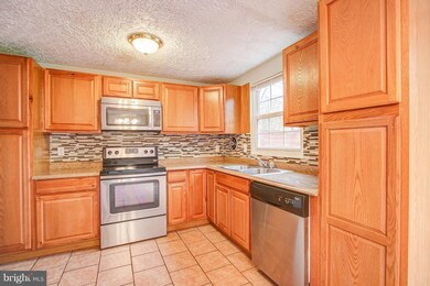 5907 Aplomado Dr, Burke, VA 22015 - photo 7