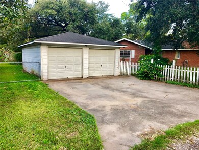 3201 14th St, Bay City, TX 77414 - photo 2