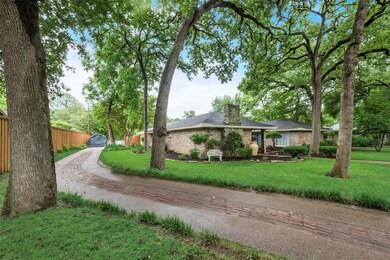 1407 Pebble Creek Dr, Euless, TX 76040 - photo 2