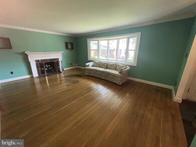 709 Skyline Ct NE, Vienna, VA 22180 - photo 5