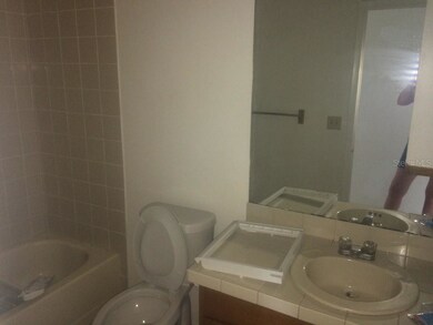 guest bath tub