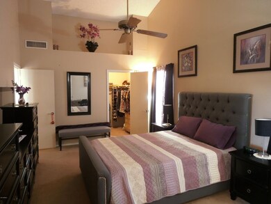 Master w/ walk-in closet