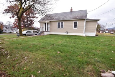 1038 Blue Valley Dr, Pen Argyl, PA 18072 - photo 3