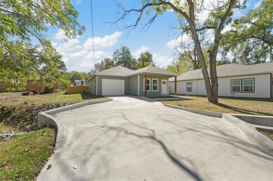 920 W Collins St, Denison, TX 75020 - photo 2