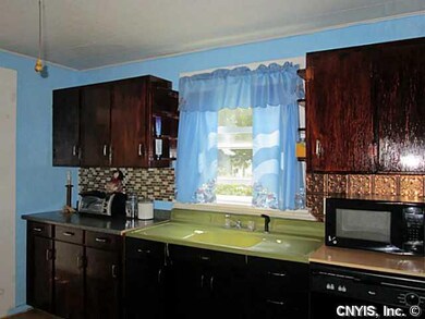 Kitchen. Kitchen cabinets and back splash has been