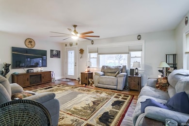 55384 Hollywood Blvd, South Bend, IN 46628 - photo 2