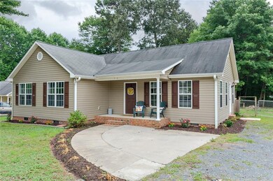 773 W Balfour Ave, Asheboro, NC 27203 - photo 3