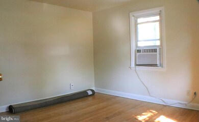 5507 Ashbourne Rd, Halethorpe, MD 21227 - photo 5