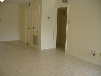 14333 Memorial Dr unit 41, Houston, TX 77079 - photo 3