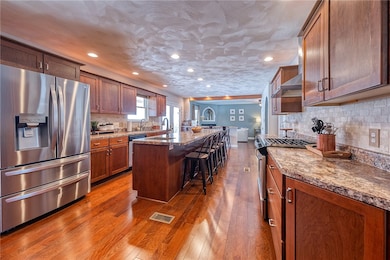 25x13 with LOTS of counter space