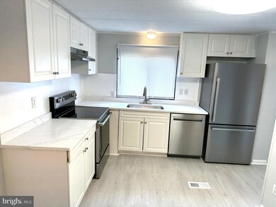 1501 Flanders Ln unit TRLR J, Harwood, MD 20776 - photo 4