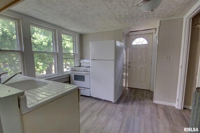 1917 W 2nd St, Davenport, IA 52802 - photo 5