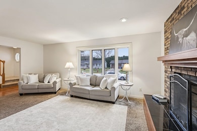 1007 Eric Ln, Waunakee, WI 53597 - photo 5